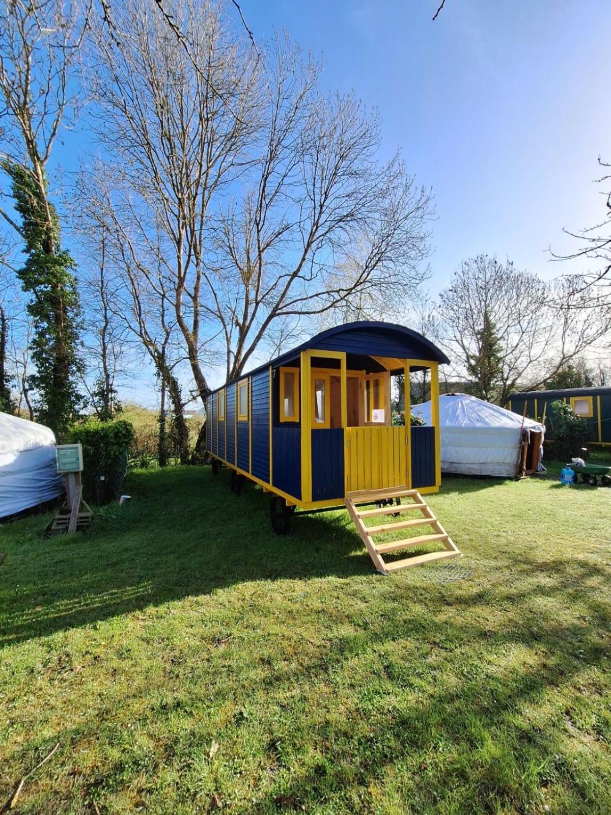 Le Village Insolite Yourte Et Roulotte Saint Benoit des Ondes Bagian luar foto
