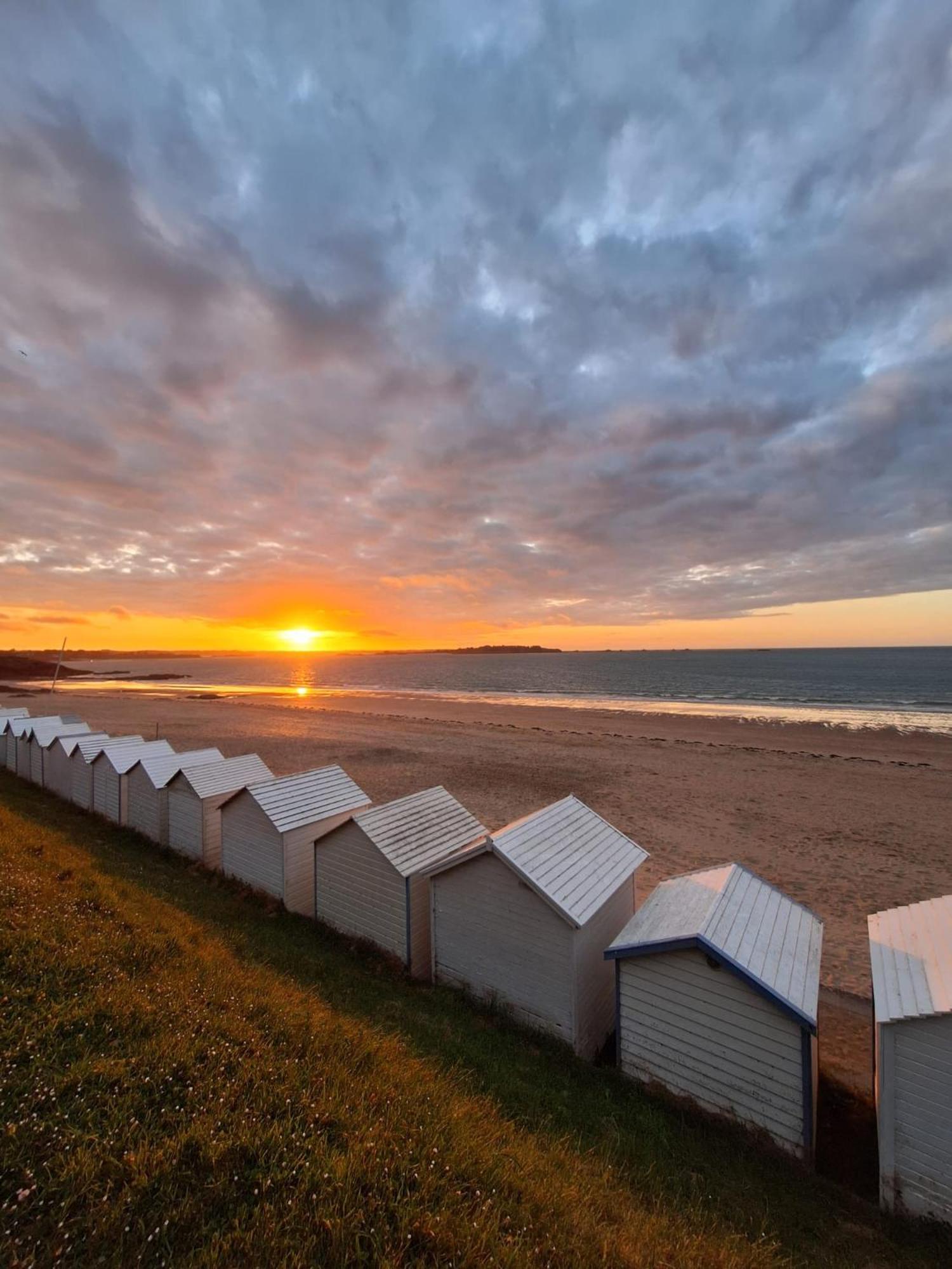 Le Village Insolite Yourte Et Roulotte Saint Benoit des Ondes Bagian luar foto