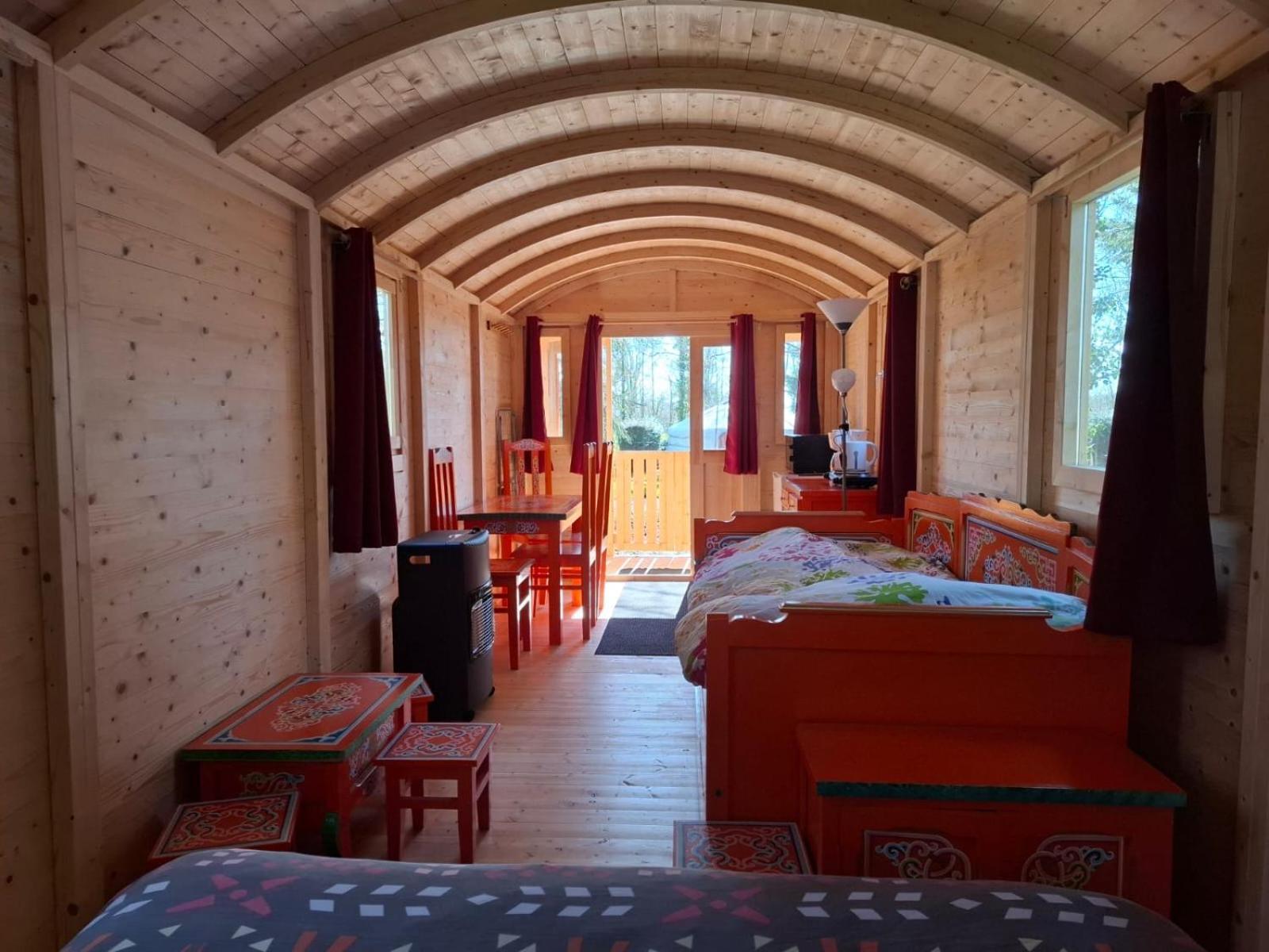 Le Village Insolite Yourte Et Roulotte Saint Benoit des Ondes Bagian luar foto
