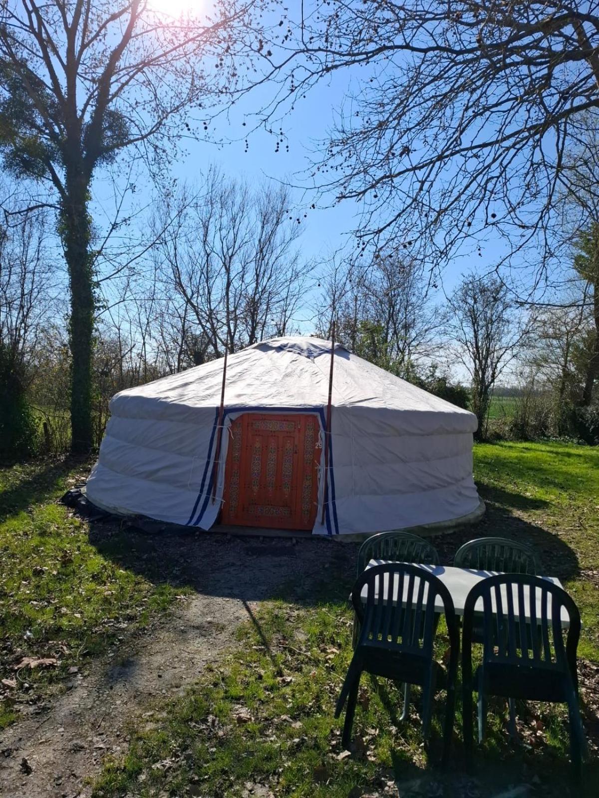 Le Village Insolite Yourte Et Roulotte Saint Benoit des Ondes Bagian luar foto