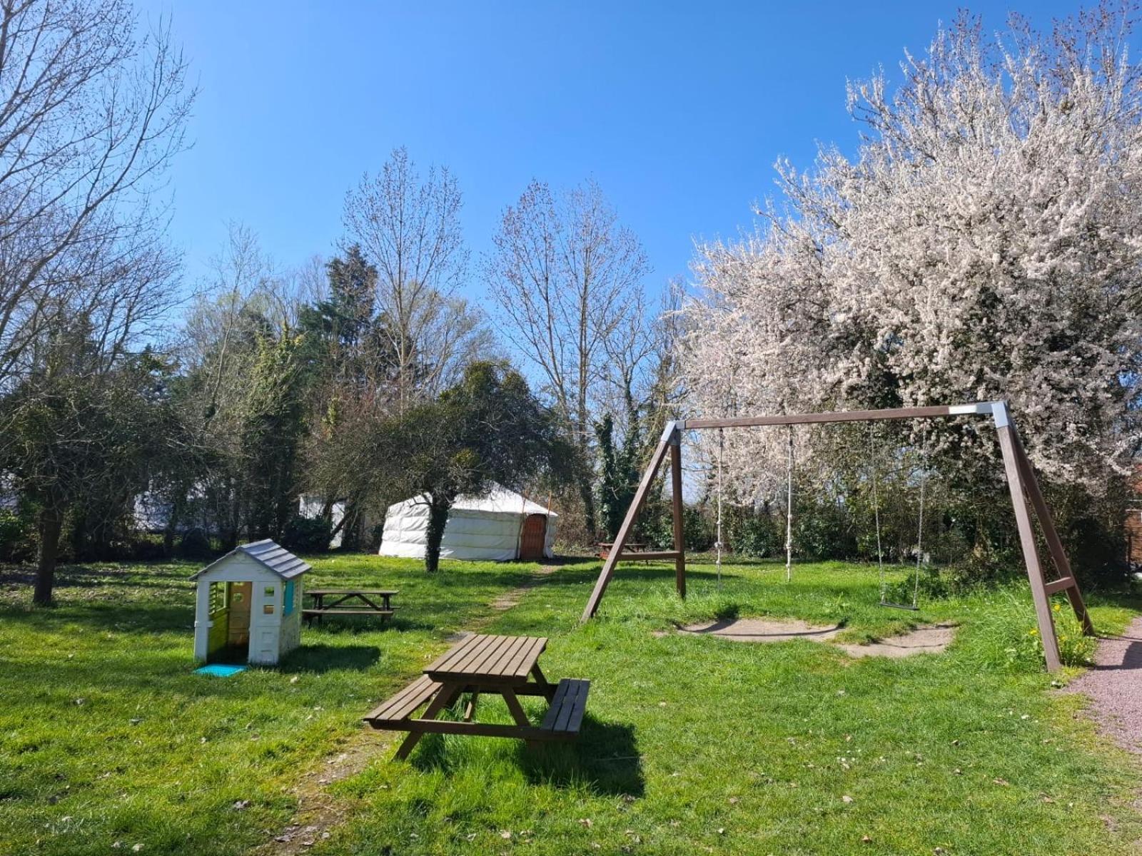 Le Village Insolite Yourte Et Roulotte Saint Benoit des Ondes Bagian luar foto