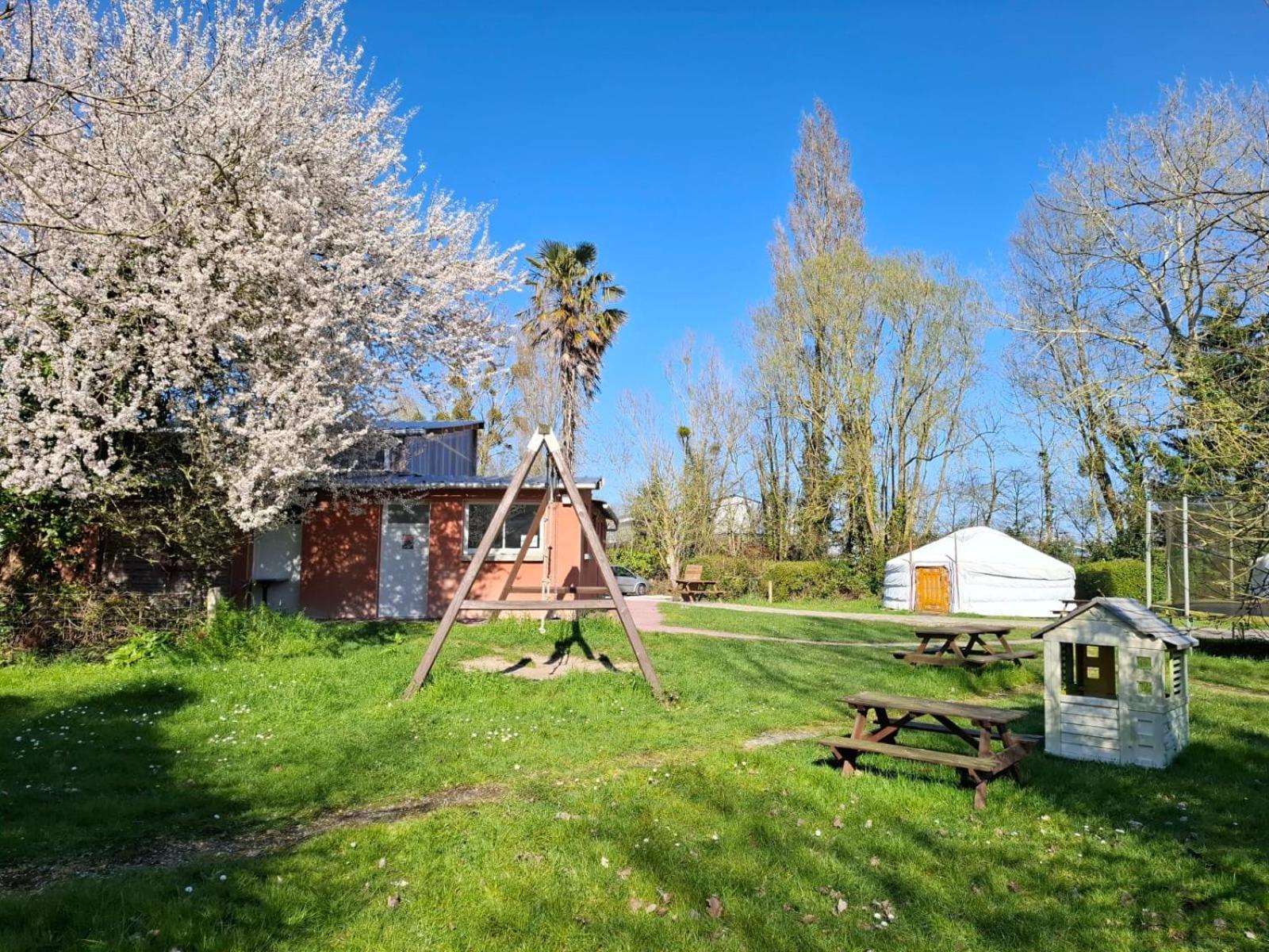 Le Village Insolite Yourte Et Roulotte Saint Benoit des Ondes Bagian luar foto